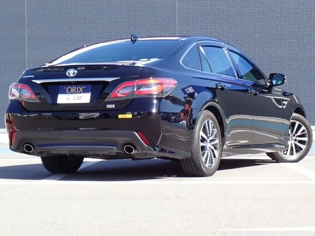 トヨタ　クラウン　セダン　ハイブリッド