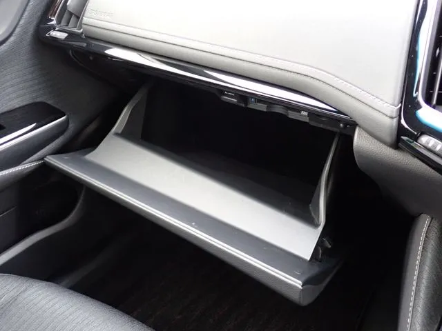 トヨタ　クラウン　セダン　ハイブリッド