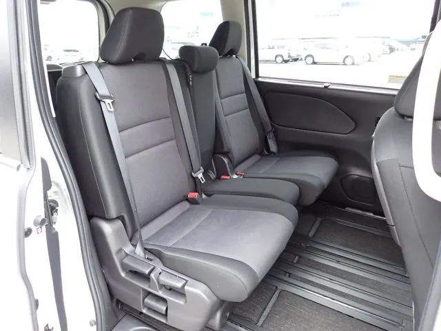 ニッサン セレナ Sハイブリッド