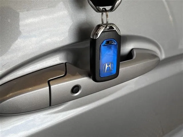 シャトル　ハイブリッド（ホンダ）の車両写真