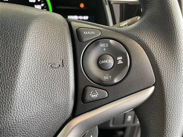 シャトル　ハイブリッド（ホンダ）の車両写真