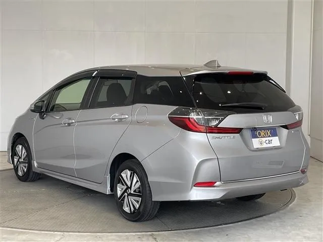 シャトル　ハイブリッド（ホンダ）の車両写真