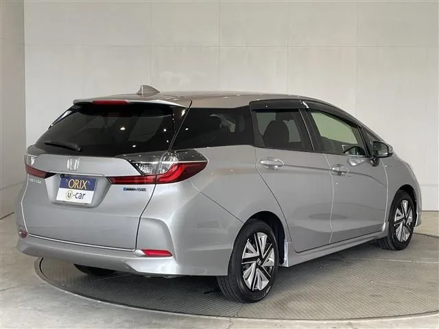 シャトル　ハイブリッド（ホンダ）の車両写真