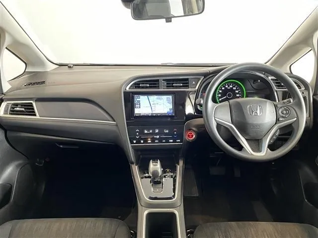 シャトル　ハイブリッド（ホンダ）の車両写真