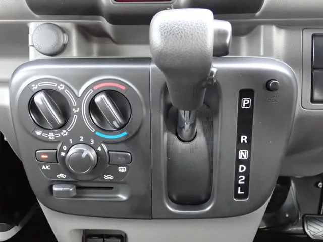 ＮＶ１００クリッパー（ニッサン）の車両写真