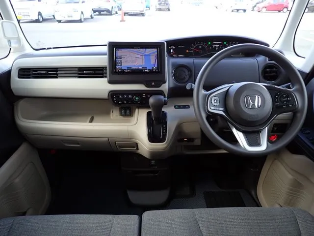 ホンダ　Ｎ　ＢＯＸ　４ＷＤ