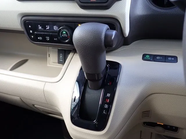 ホンダ　Ｎ　ＢＯＸ　４ＷＤ