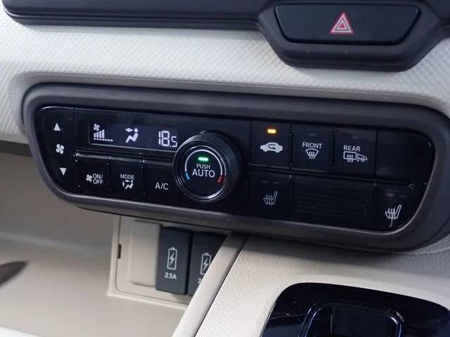 ホンダ　Ｎ　ＢＯＸ　４ＷＤ