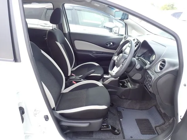 ニッサン　ノート