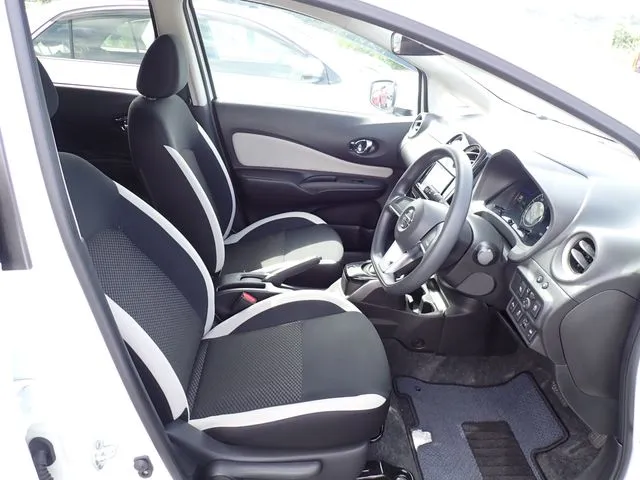 ニッサン　ノート