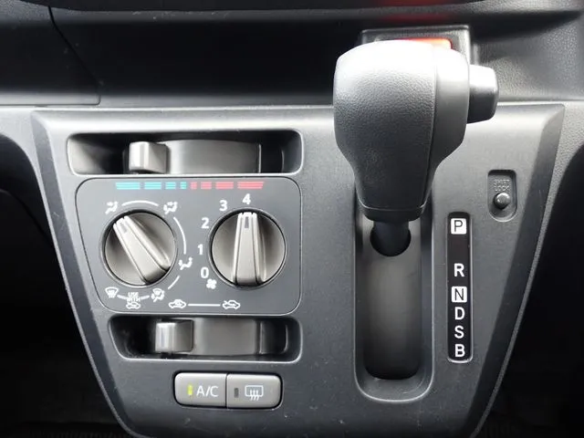 ミラ　イース（ダイハツ）の車両写真