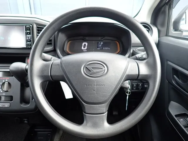 ミラ　イース（ダイハツ）の車両写真