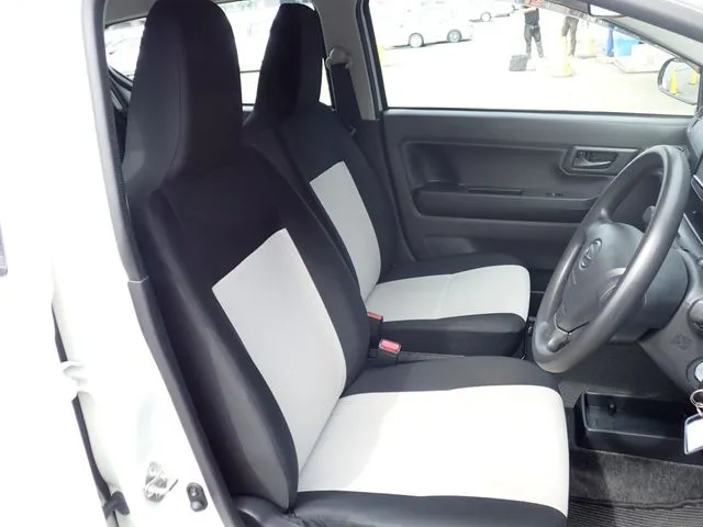 ミラ　イース（ダイハツ）の車両写真