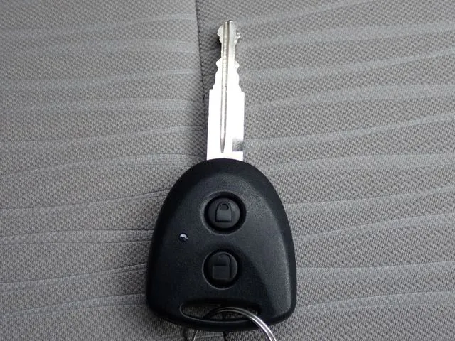 ミラ　イース（ダイハツ）の車両写真