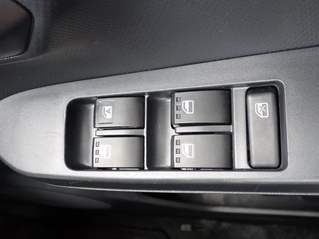 ミラ　イース（ダイハツ）の車両写真