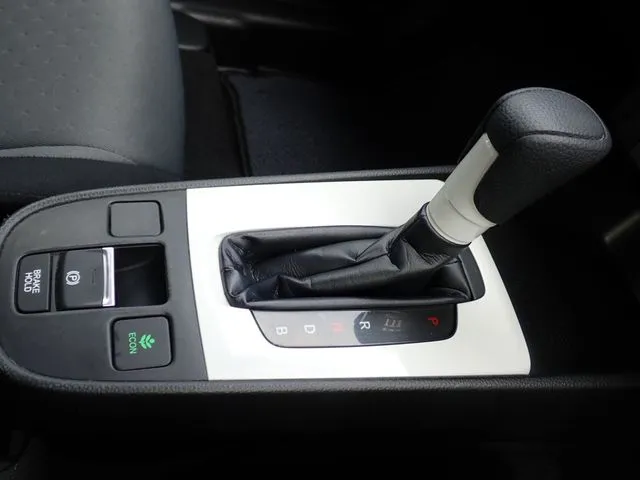 フィット　ｅ：ＨＥＶ（ホンダ）の車両写真