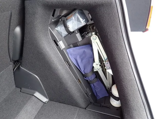 フィット　ｅ：ＨＥＶ（ホンダ）の車両写真