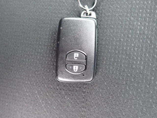 トヨタ　カローラフィールダー　ハイブリッド