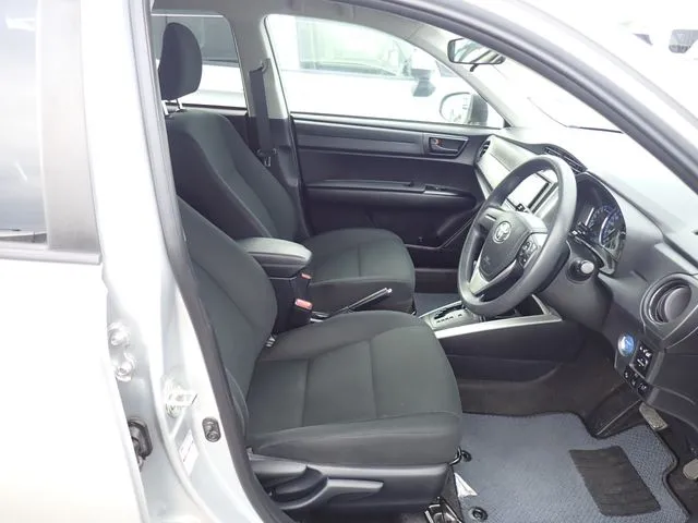 トヨタ　カローラフィールダー　ハイブリッド