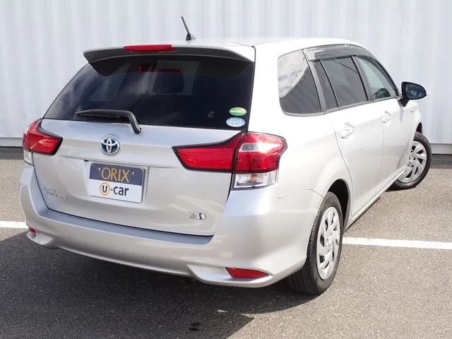 トヨタ　カローラフィールダー　ハイブリッド