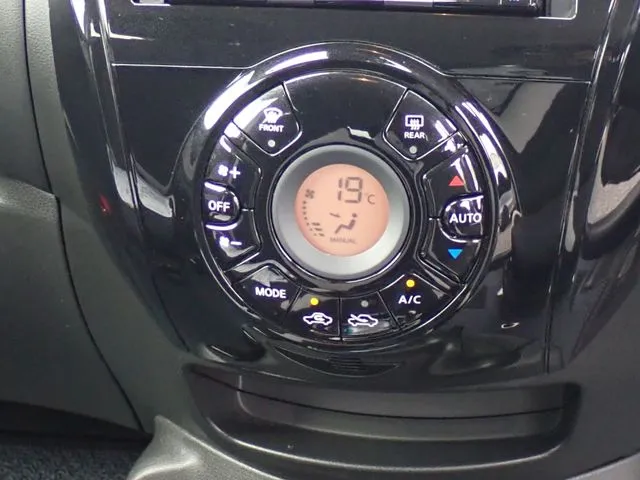 ニッサン　ノート