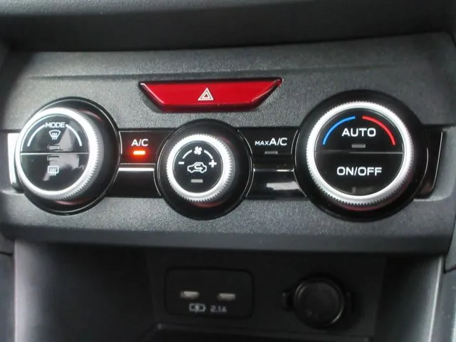 スバル　インプレッサスポーツ　４ＷＤ