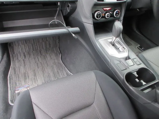 スバル　インプレッサスポーツ　４ＷＤ