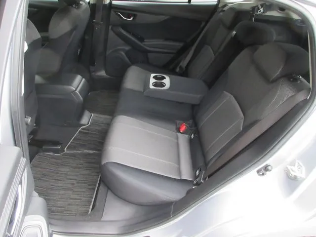 スバル　インプレッサスポーツ　４ＷＤ