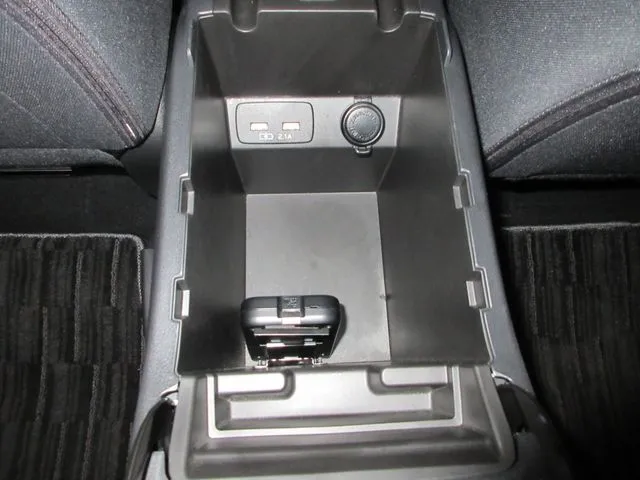 スバル　インプレッサスポーツ　４ＷＤ