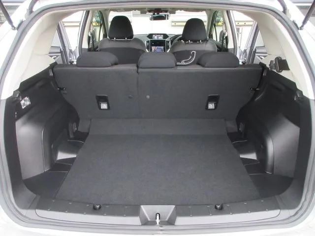 スバル　インプレッサスポーツ　４ＷＤ