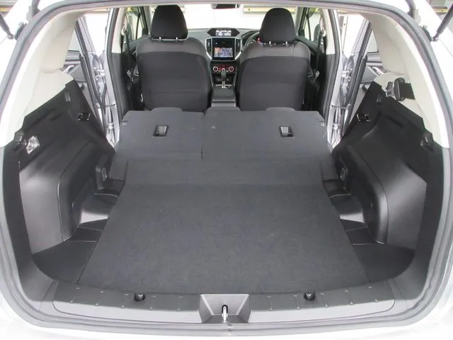 スバル　インプレッサスポーツ　４ＷＤ