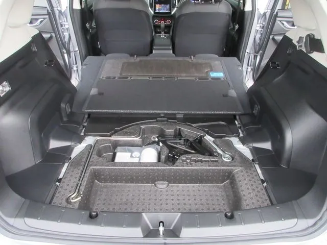 スバル　インプレッサスポーツ　４ＷＤ