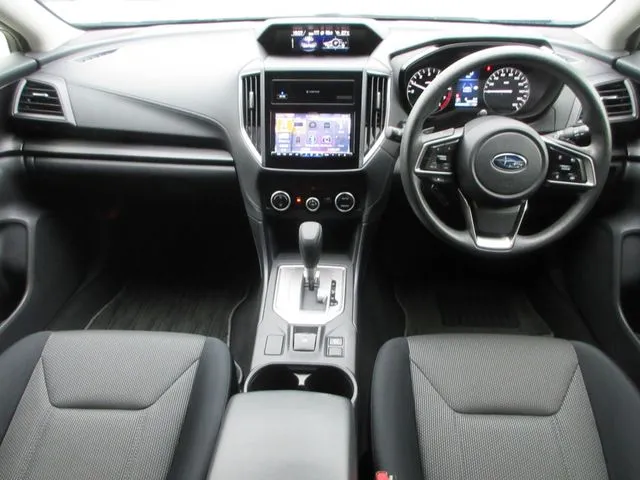 スバル　インプレッサスポーツ　４ＷＤ