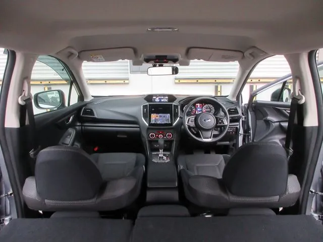 スバル　インプレッサスポーツ　４ＷＤ