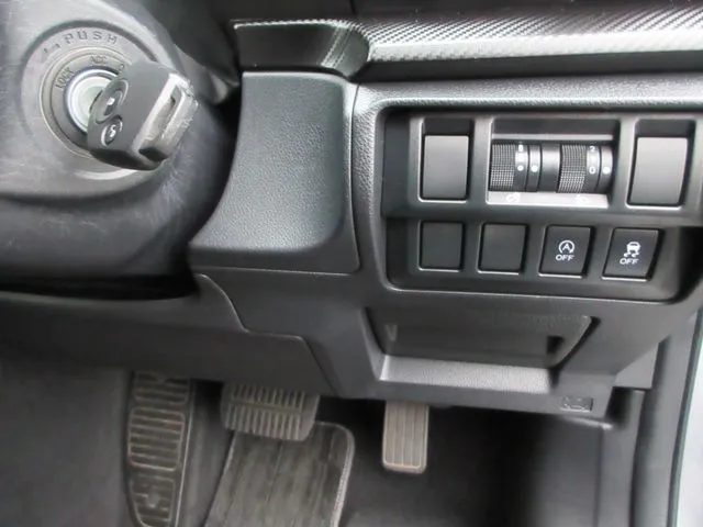 スバル　インプレッサスポーツ　４ＷＤ