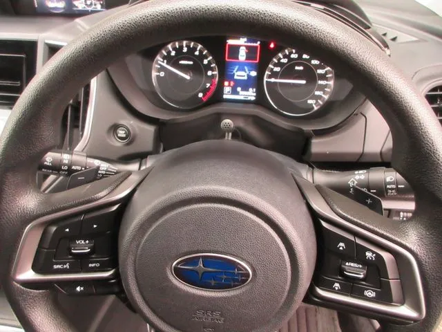 スバル　インプレッサスポーツ　４ＷＤ