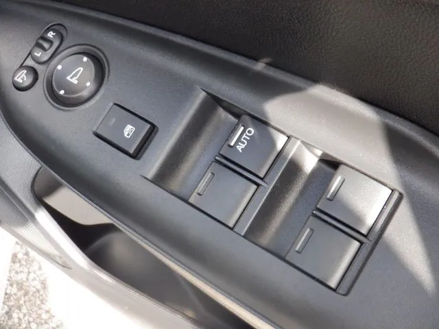 シャトル　ハイブリッド（ホンダ）の車両写真