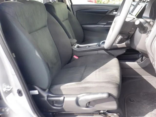 シャトル　ハイブリッド（ホンダ）の車両写真