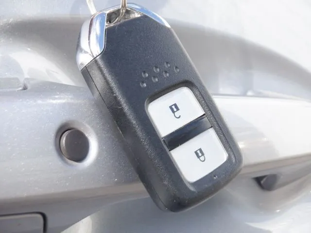 シャトル　ハイブリッド（ホンダ）の車両写真