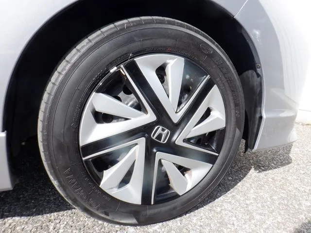 シャトル　ハイブリッド（ホンダ）の車両写真