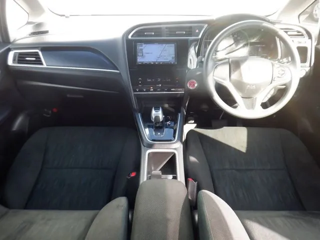 シャトル　ハイブリッド（ホンダ）の車両写真