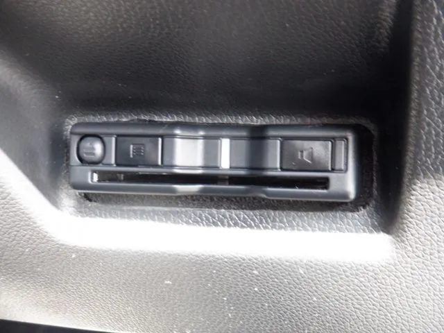 シャトル　ハイブリッド（ホンダ）の車両写真