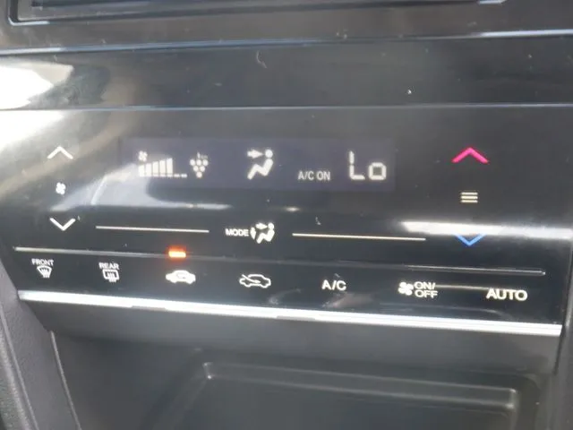 シャトル　ハイブリッド（ホンダ）の車両写真