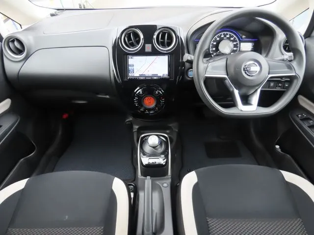 ノート（ニッサン）の車両写真