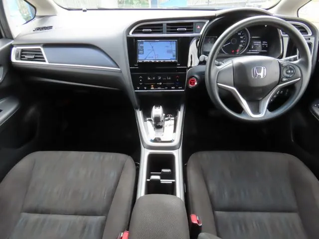 シャトル ハイブリッド(ホンダ)の車両写真