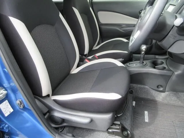 ノート　４ＷＤ（ニッサン）の車両写真