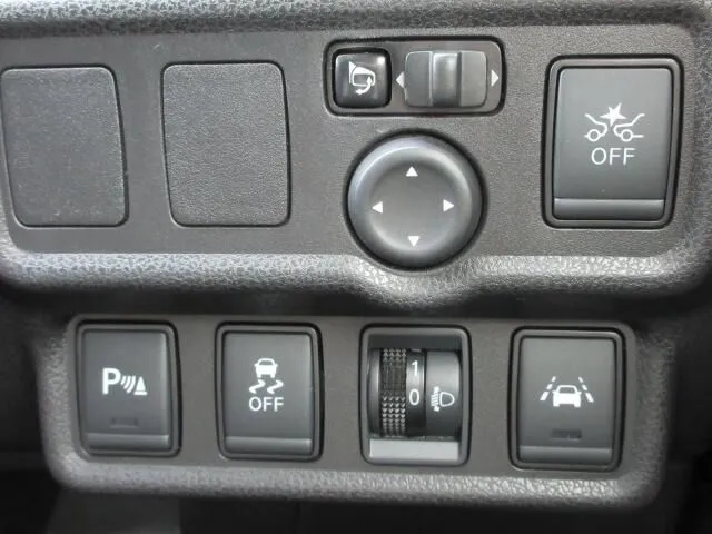 ノート　４ＷＤ（ニッサン）の車両写真