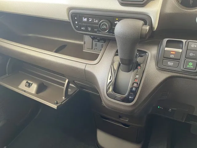 N BOX(ホンダ)の車両写真