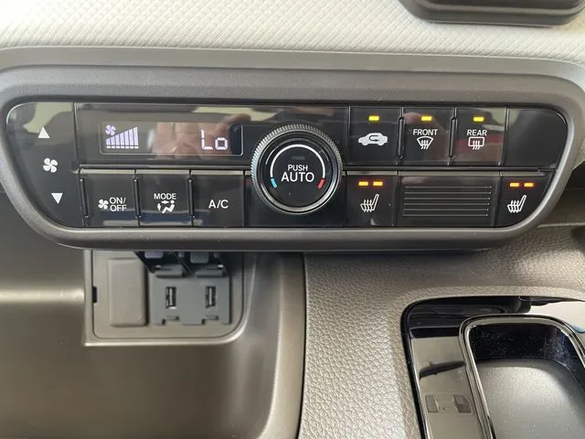 N BOX(ホンダ)の車両写真