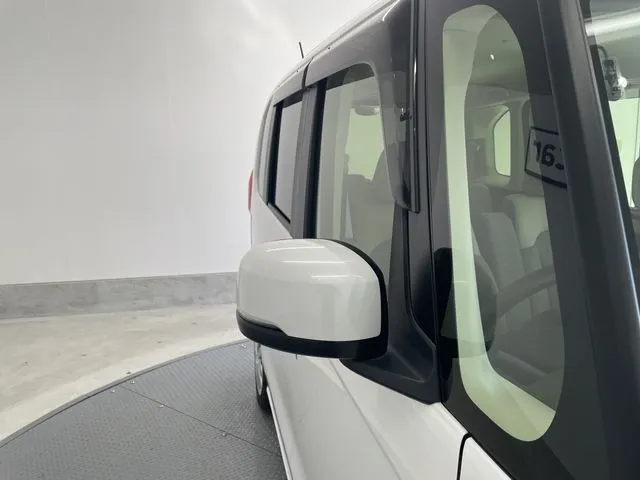 N BOX(ホンダ)の車両写真